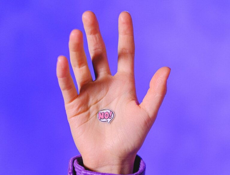 Symbolbild Tattooentfernung Milchsäure: Ausgebreitete Hand mit der Aufschrift "No"