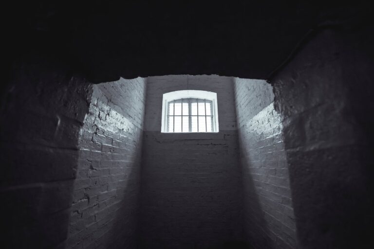 Symbolbild Tattoo Gefängnis: Zelle in einem Gefängnis