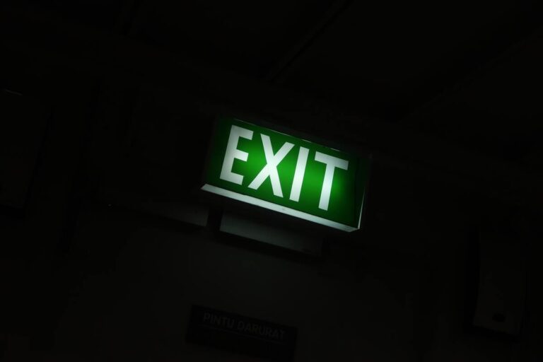 Symbolbild Kooperation mit Exit: Ein Ausgangsschild mit der Beschriftung "Exit"